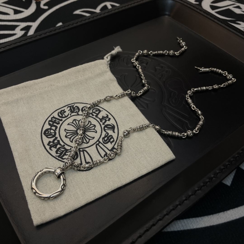 Ch*0me He**ts necklaces